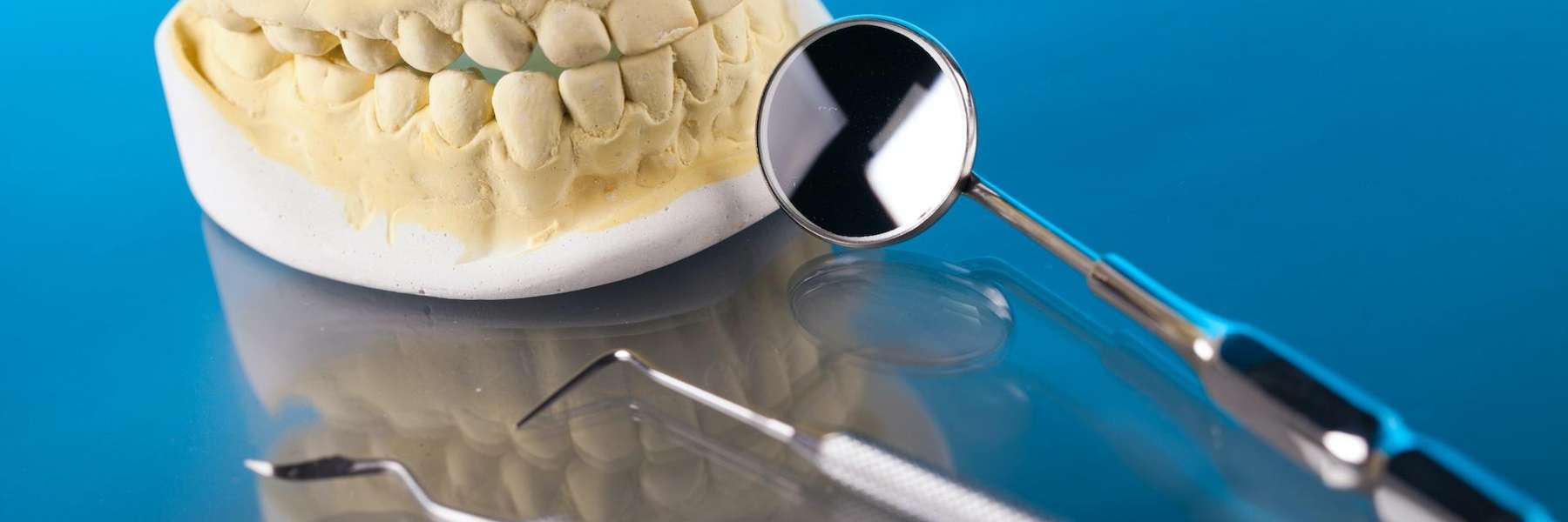 A dental mold and tools